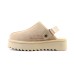 UGG GOLDENSTAR CLOG PLATFORM SAND с мехом