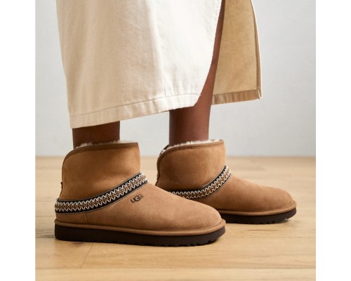 UGG CLASSIC MINI CRESENT CHESTNUT