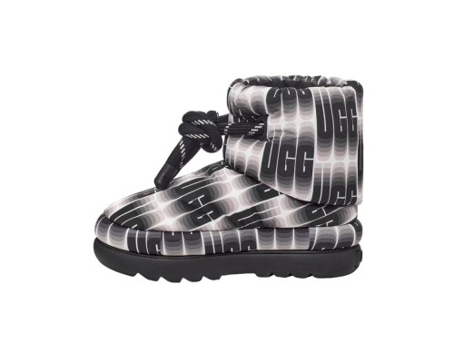 UGG CLASSIC MAXI SHORT BLACK/WHITE